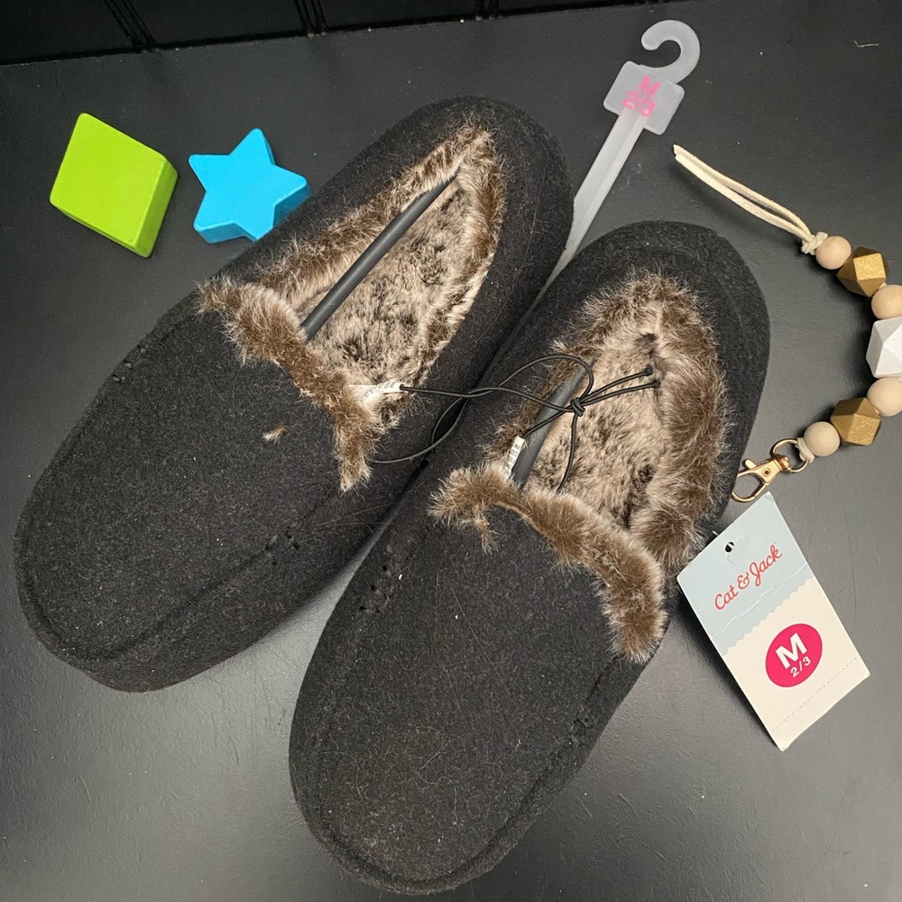 Boys’ Carmelo Moccasin Slippers- Cat & Jack- Charcoal Gray size M 2/3